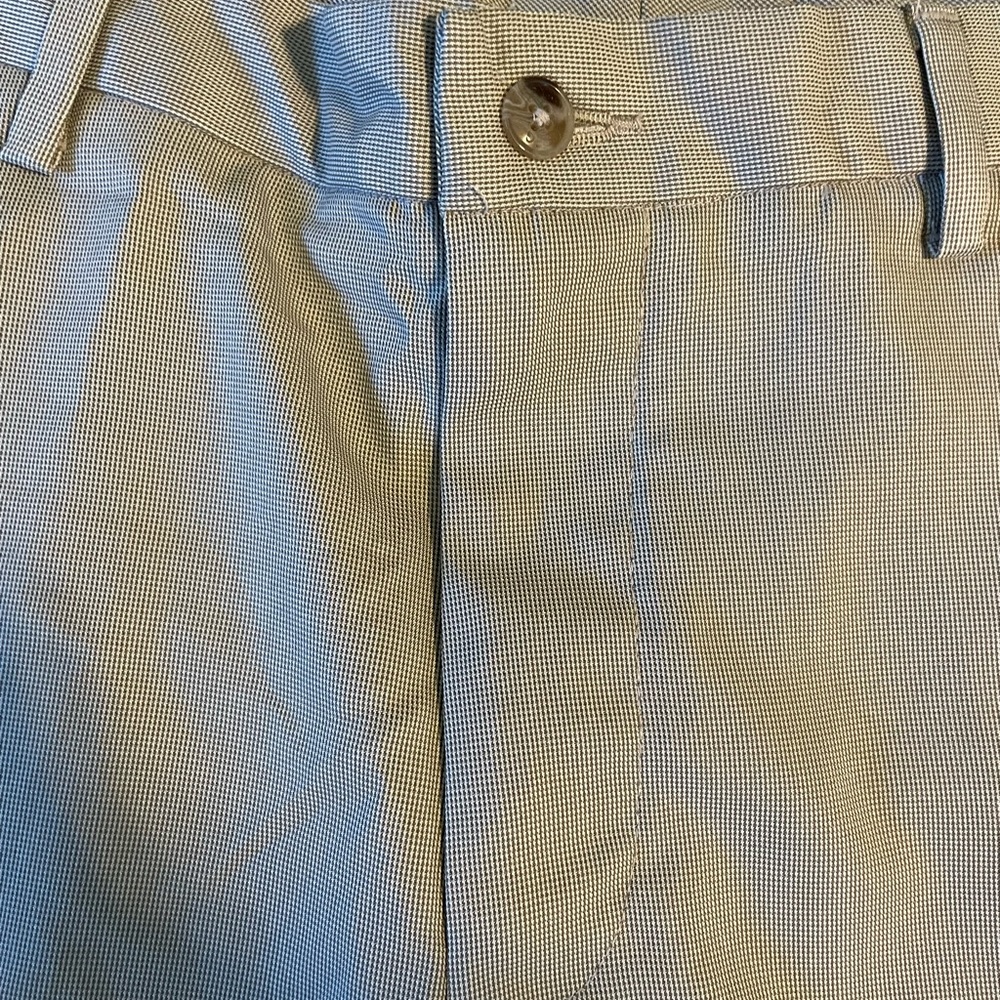 NEW Greg Norman Men’s Khaki Golf Shorts - Picture 4 of 6